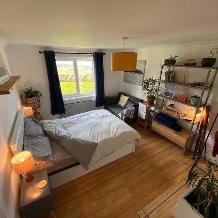 Sea Views On Fistral. Lovely Private Bedroom Ньюки Экстерьер фото
