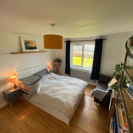 Sea Views On Fistral. Lovely Private Bedroom Ньюки Экстерьер фото