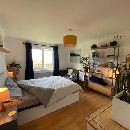 Sea Views On Fistral. Lovely Private Bedroom Ньюки Экстерьер фото