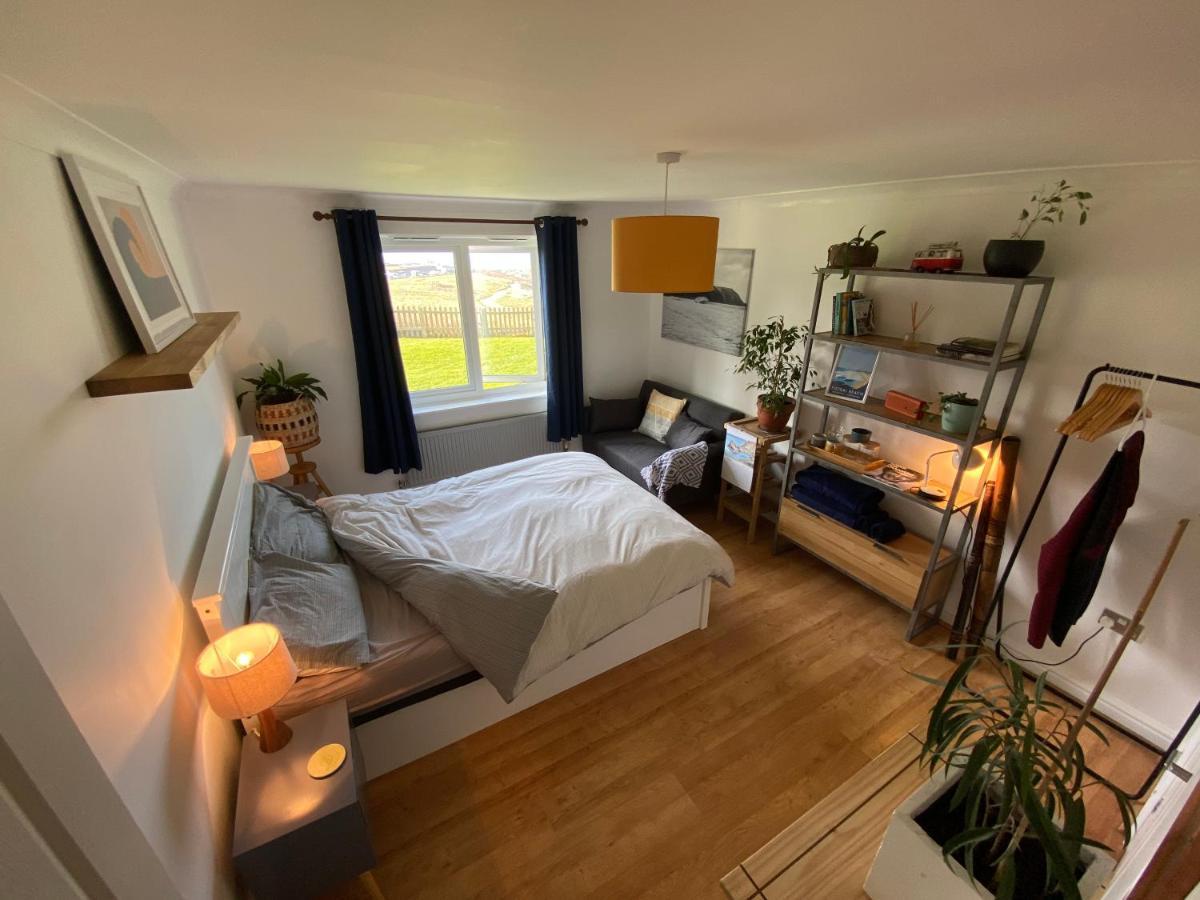 Sea Views On Fistral. Lovely Private Bedroom Ньюки Экстерьер фото