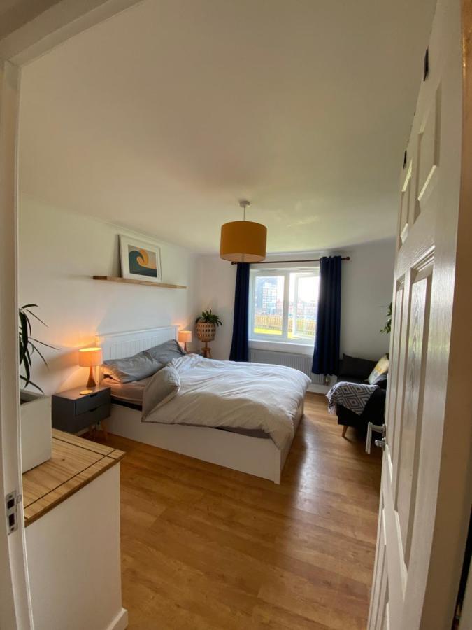 Sea Views On Fistral. Lovely Private Bedroom Ньюки Экстерьер фото