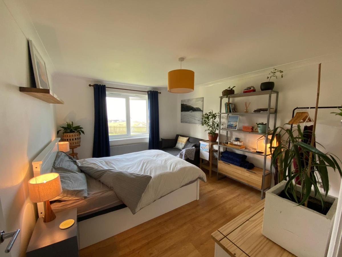 Sea Views On Fistral. Lovely Private Bedroom Ньюки Экстерьер фото